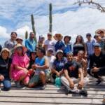 Colectivo Guardianas Azules en Taller de natación con el profesor Alex Nata en Isla Lobos, Galápagos