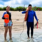 Guardiana azul e instructor Alex Nata, listos para comenzar el taller de habilidades acuáticas y monitoreo comunitario en Isla Lobos